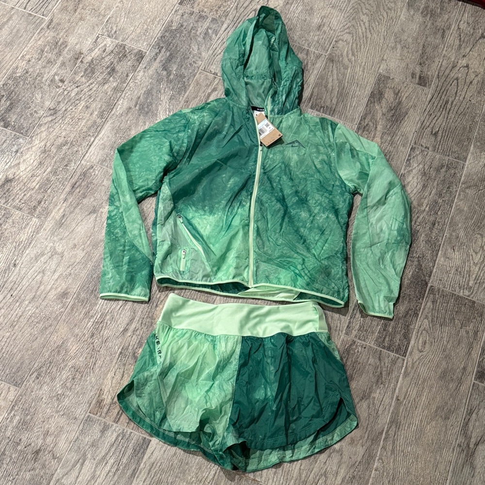 Nike  lite green Trail Jacket